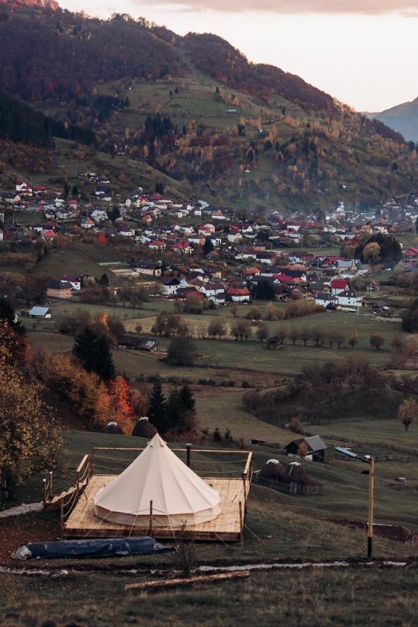 Rucar Glamping Village Ngoại thất bức ảnh